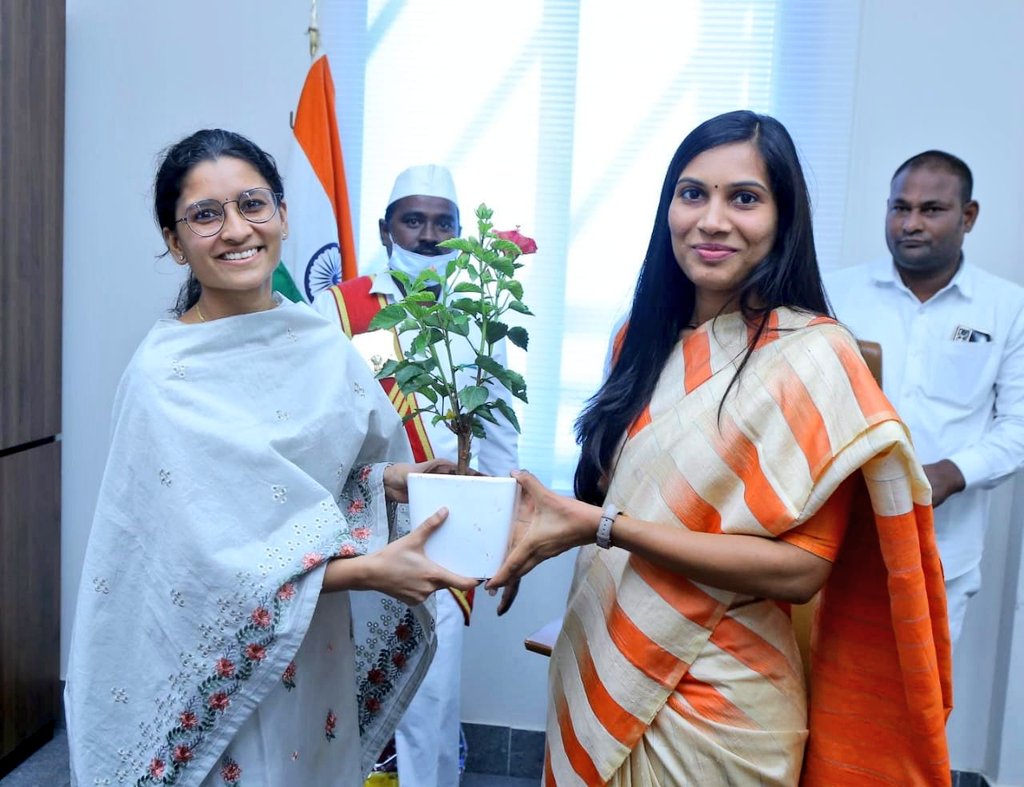 MadhuriDaksha's tweet photo. హనుమకొండ జిల్లా నూతన కలెక్టర్‌గా పి.ప్రావీణ్య, IAS  తన పదవీ బాధ్యతలను స్వీకరించారు.

 #PonguletiSrinivasReddy 
 #KondaSurekha
 #IPRDepartment #TelanganaCMO #TelanganaCS https://t.co/7mExttnUnX