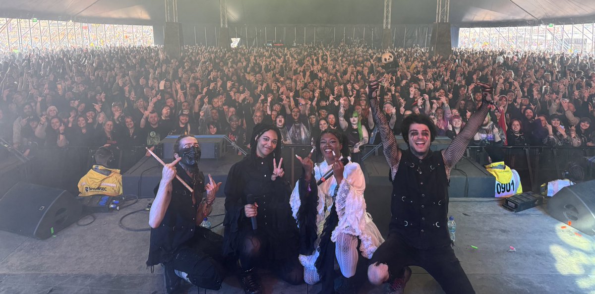 Medrum101's tweet photo. Sickest long weekend of my life. Support for Tom Morello &amp; @DownloadFest 🤯🖤 https://t.co/wjp7t0MZgY