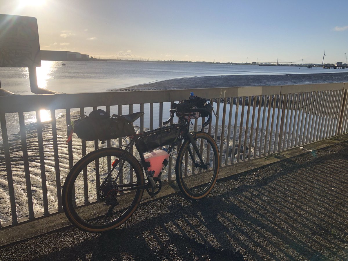 Did a ride at the weekend. It was fooking tough!! 

185miles over all sorts of shitty bridleways and mud - lots and lots of pushing. 

Gravel routes in the uk suck balls 🤣🤣🤣 

Photo of the only non raining bit on the Thames at about 5am Saturday morning.