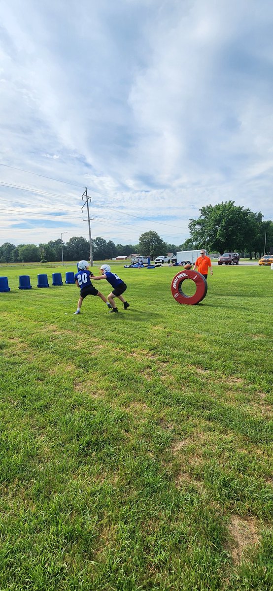 Spillan_66's tweet image. More pictures from today&apos;s @CZR_Football practice over at ZR!!! #TogetherWeWill #BBS24