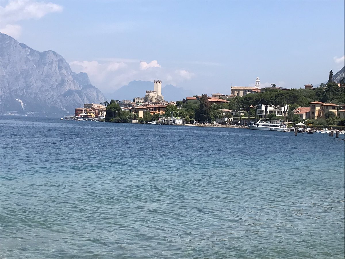 The temperature has risen into the late 20’s today! Took a ferry to Malceseine today - our first visit since 2019 - and loved the promenade walk and exploring the quaint streets of the town. 2 hour lunch with fabulous food and wine  - oh how I love Italy