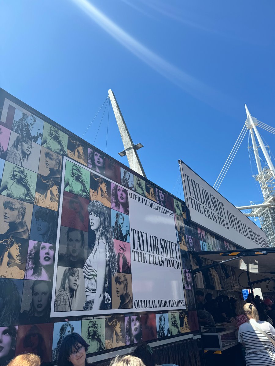 Soaking in every minute of The Eras Tour being in Cymru 🏴󠁧󠁢󠁷󠁬󠁳󠁿🪩🫶🏻✨ even though I can’t get a ticket 😭 I’ll be singing along from Westgate Street 🥲 any ideas?!!