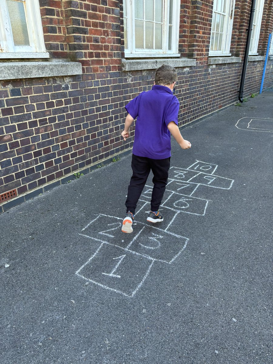 SHAPilotproject's tweet photo. Today, pupils took to their outdoor learning space to explore different games and design their own playground. Pupils drew a variety of different games with chalk, such as hopscotch, long jump and noughts and crosses! ⭐️
#outdoorlearning #games #chalkdrawing #creative #learning https://t.co/O5KxXQTAQd