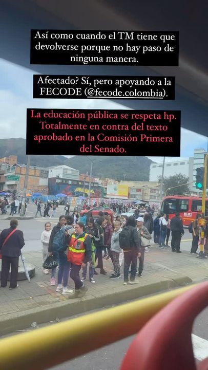 fecode's tweet photo. Si Transmilenio presenta retrasos los culpables son David Luna, María Fernanda Cabal, Paloma Valencia y todos aquellos senadores que buscan privatizar la educación pública, no los maestros, estudiantes y ciudadanos que marchamos.
Hoy estamos defendiendo la educación como derecho fundamental, para que no sea el próximo negociazo de los particulares, justo como Transmilenio. Contamos con su apoyo #TomaDeBogotáPorLaEducaciónPública
