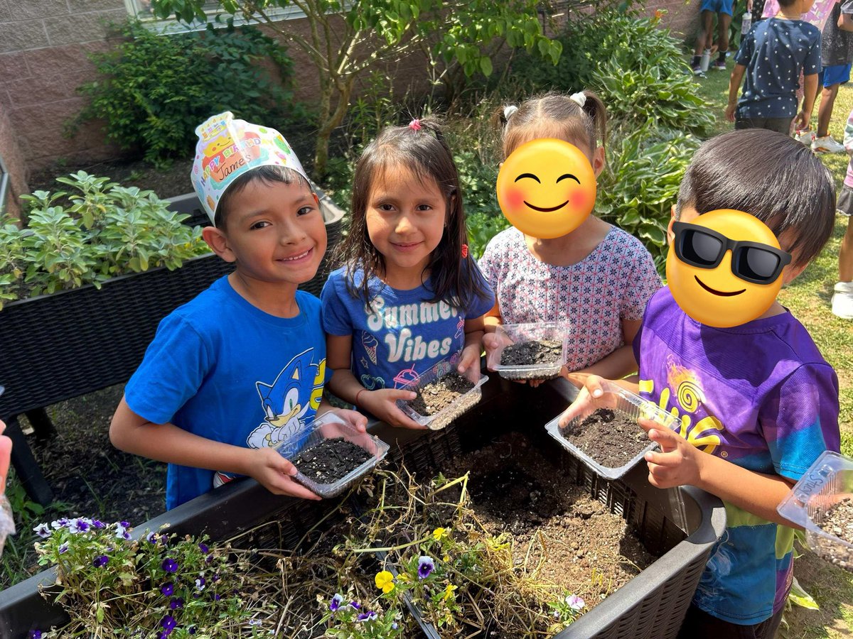 pencils_smiles's tweet image. Our class finished our  plant unit in science by planting our wild flower seedlings and seeds in our school garden! So excited to have them bloom 🌸 🪴#EMKpride #EWRSD