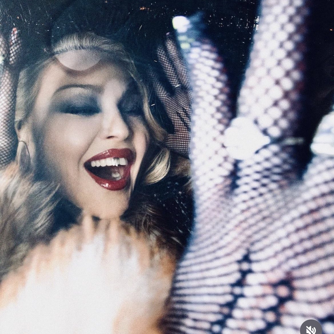 madcnnas's tweet photo. MADONNA?!?!?! https://t.co/yNFaNhv5jj