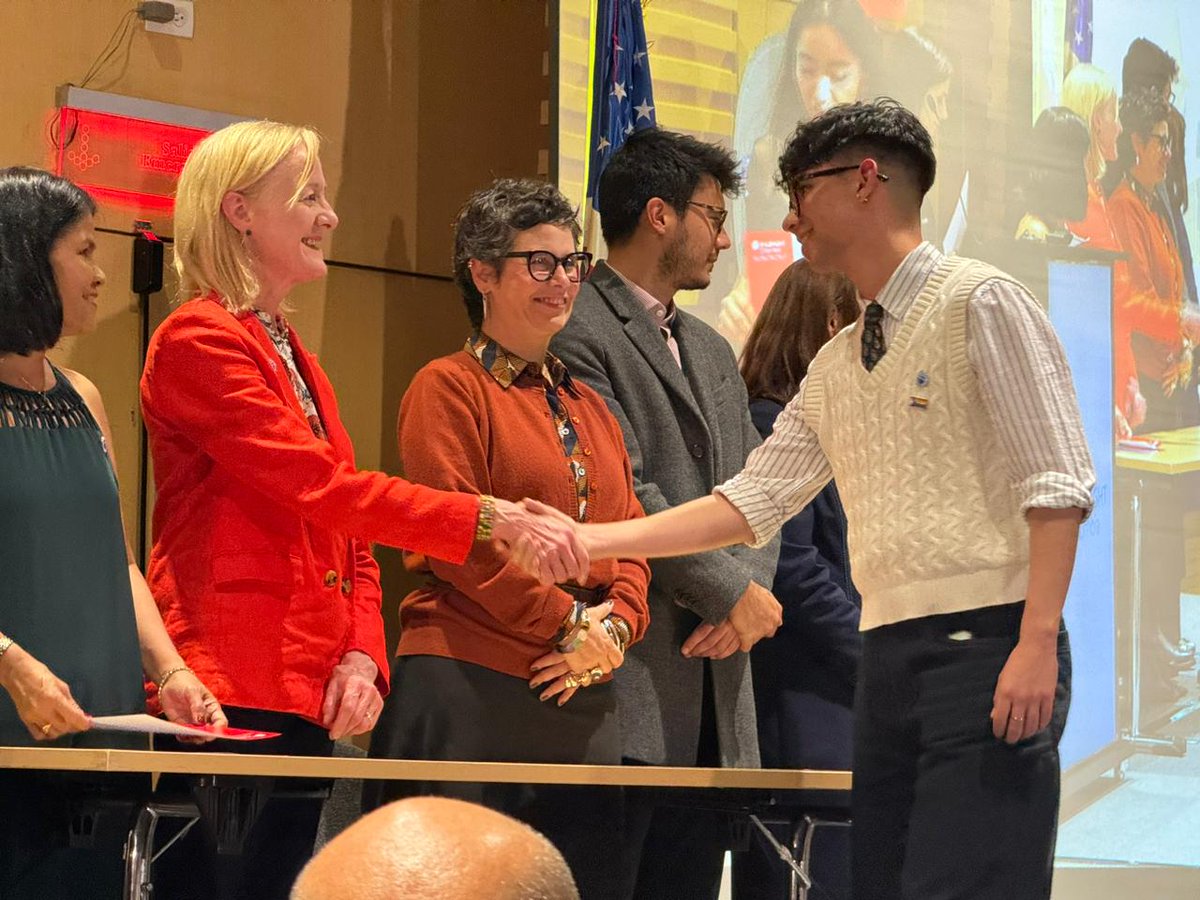 Con alegría y admiración compartimos la noticia del galardón de beca Fulbright Foreign Language Teaching Assistant (FLTA), que ha recibido nuestro Egresado de la Licenciatura en Lenguas Extranjeras con Énfasis en inglés, Adrián Elías Ortega Lobo. 
fulbright.edu.co/resultados_flt…