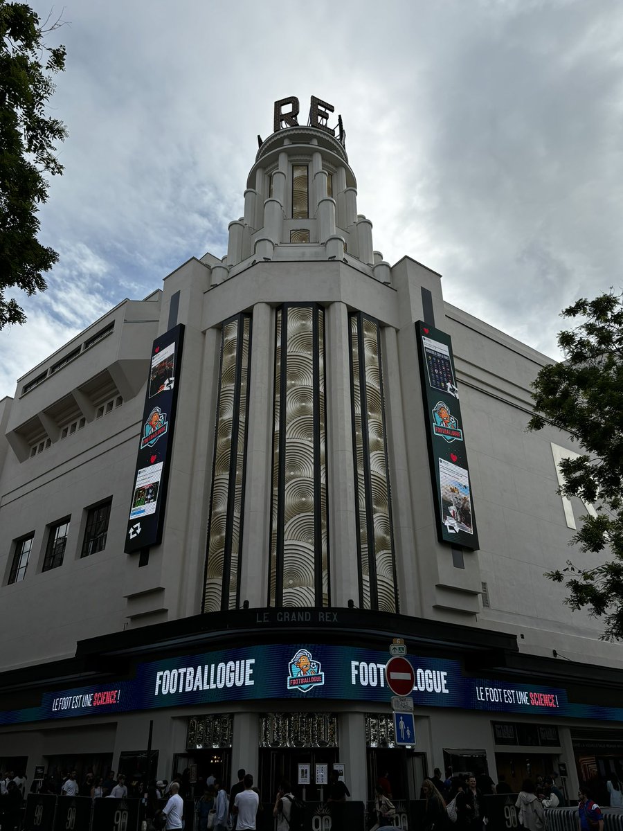 Footballogue's tweet photo. Footballogue au Grand Rex ce soir, les émotions ! 🥲 🤩

Le match entre la France et l’Autriche y sera diffusé ce soir ! https://t.co/TIiiozTrUn