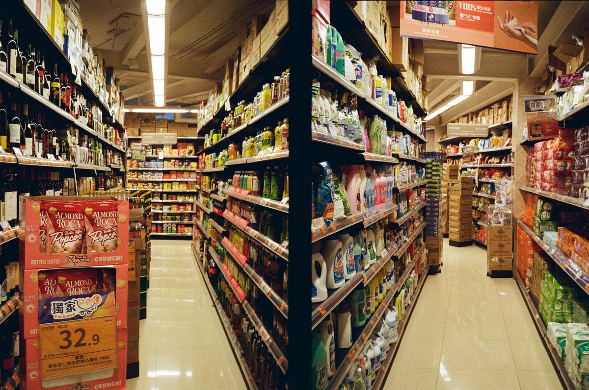 vyvpoon's tweet photo. Ricoh autohalf se2, Lomo400 develop on cinestill c41 kit. 

#写真 
#autohalf
#cinestill 
#photography 
#filmphotography https://t.co/RvJzMuB12M