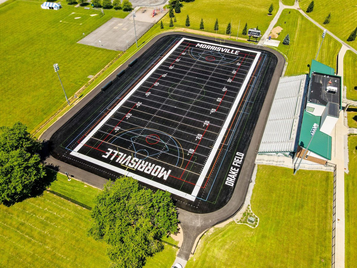 sachemnorthFB's tweet photo. Thanks to @CoachElmore70 from @MvilleMustangFB for recently visiting with our Sachem Football players! 🏹 https://t.co/c4E00n7GRv