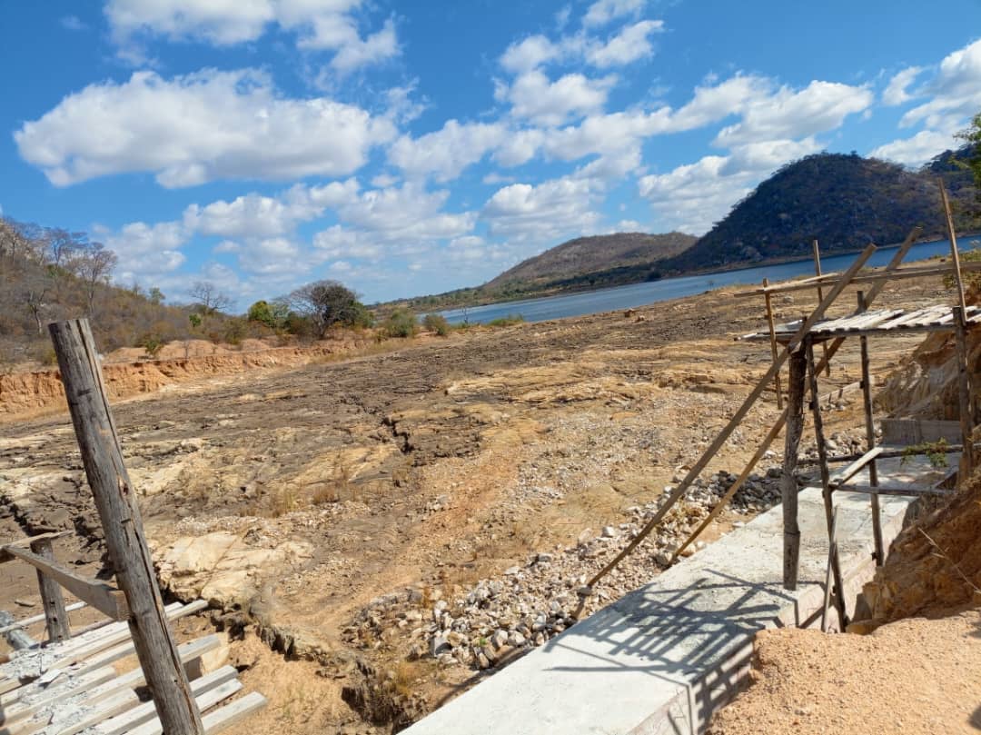 ParliamentZim's tweet photo. #10thParliament 
Today,Team B of the Joint Portfolio Committee on Lands, Agriculture, Water, Fisheries and Thematic Committee on Peace and Security conducted a tour of the impressive 50 million cubic meter Marovanyati dam, which boasts the capacity to supply water to the adjacent Murambinda growth point and irrigate a substantial 1,250 hectares of land. Although the dam is largely complete, the remaining works are crucial to its optimal functioning. Notably, the existing 40-hectare irrigation scheme near Murambinda growth point is currently benefiting from the dam's water supply, showcasing the project's potential for agricultural development and growth.