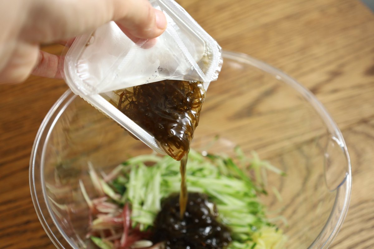 bokun_bokun's tweet photo. 今日の夕食もこれでした。酸味の効いたトゥルントゥルンのタレで、そうめん余裕で1束以上食べれる…怖い…食べ飽きない…怖い… https://t.co/IyepjIqW5P