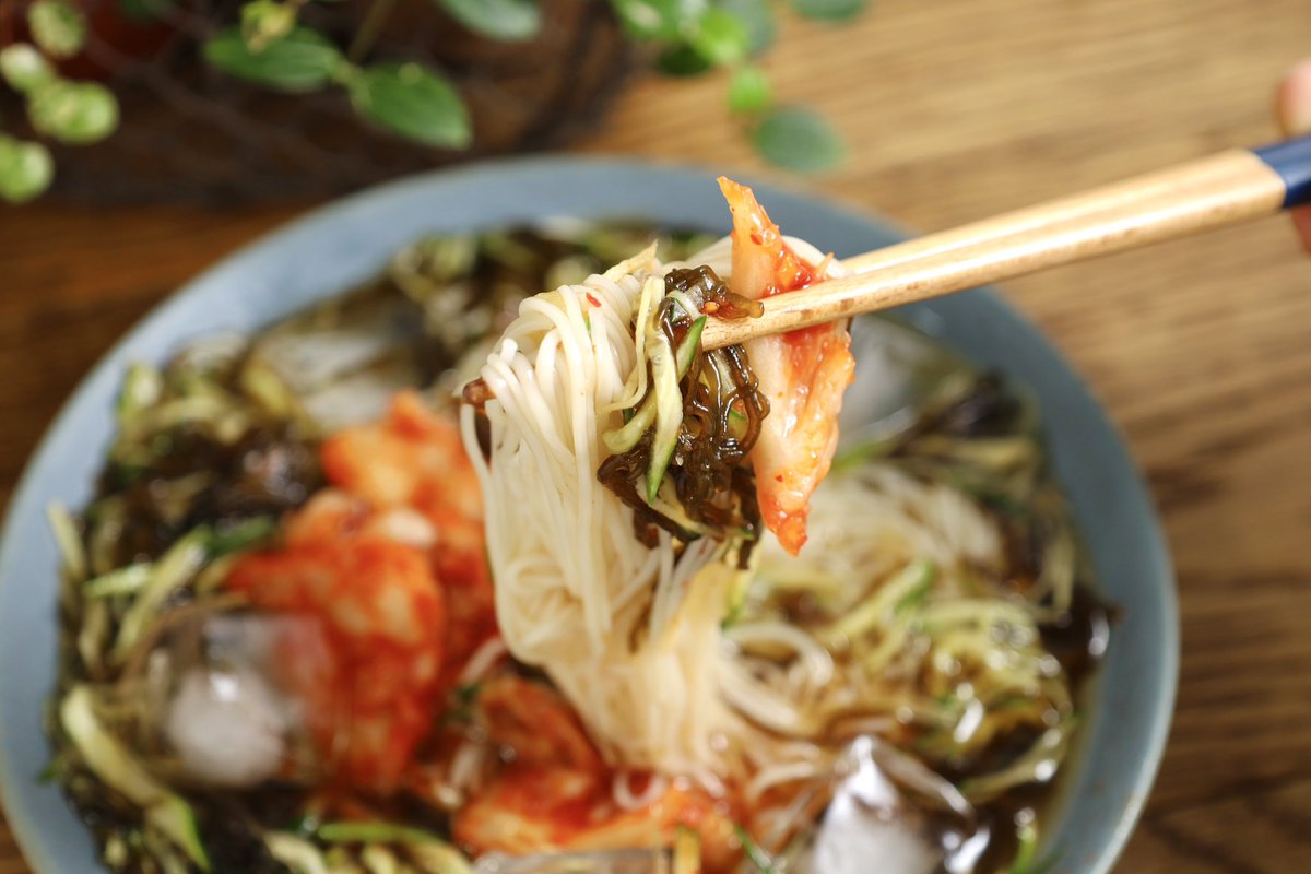 bokun_bokun's tweet photo. 今日の夕食もこれでした。酸味の効いたトゥルントゥルンのタレで、そうめん余裕で1束以上食べれる…怖い…食べ飽きない…怖い… https://t.co/IyepjIqW5P