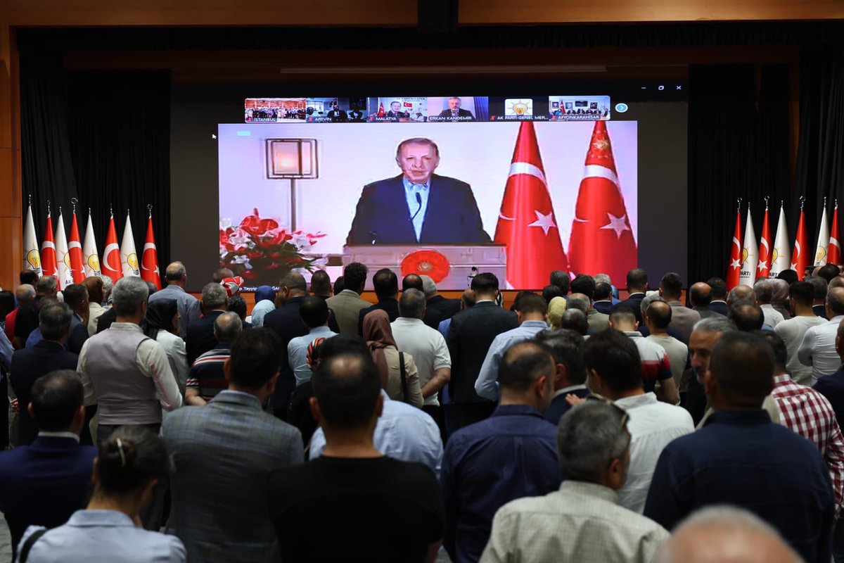Hulya_Tasci57's tweet photo. Cumhurbaşkanımız Sn. @RTErdogan'ın video konferans ile katıldığı, İl Başkanlığımızın düzenlemiş olduğu bayramlaşma programına; İlçe Başkanımız @cetinkaya_salim, Belediye Başkanımız @ismetyildirimtr ve teşkilat mensuplarımızla beraber katıldık.

Kurban Bayramı'mız mübarek olsun. https://t.co/aUf5ZMv6Gn