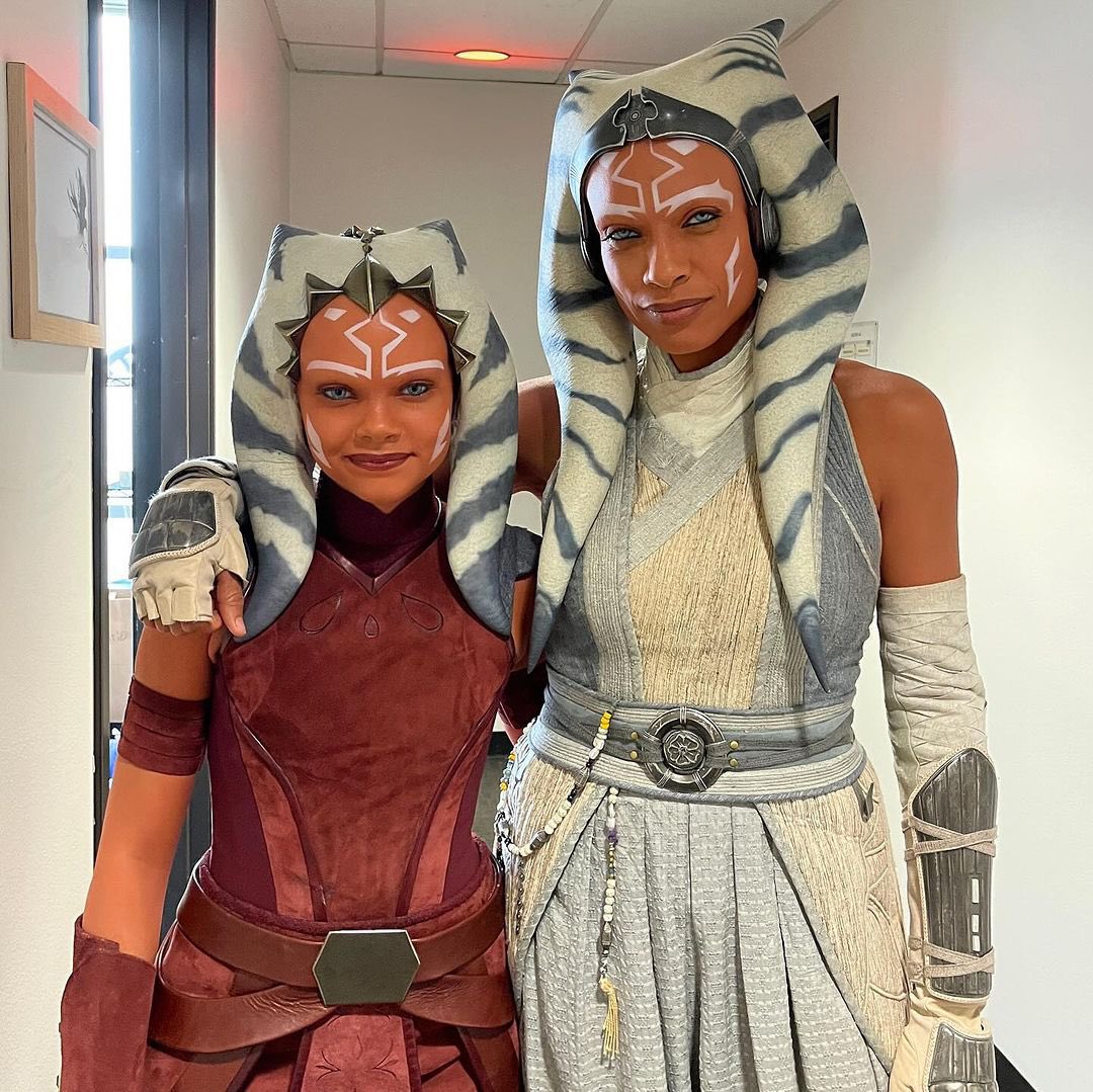 sw_holocron's tweet photo. Rosario Dawson and Ariana Greenblatt as Ahsoka Tano https://t.co/IinxHjI86Q