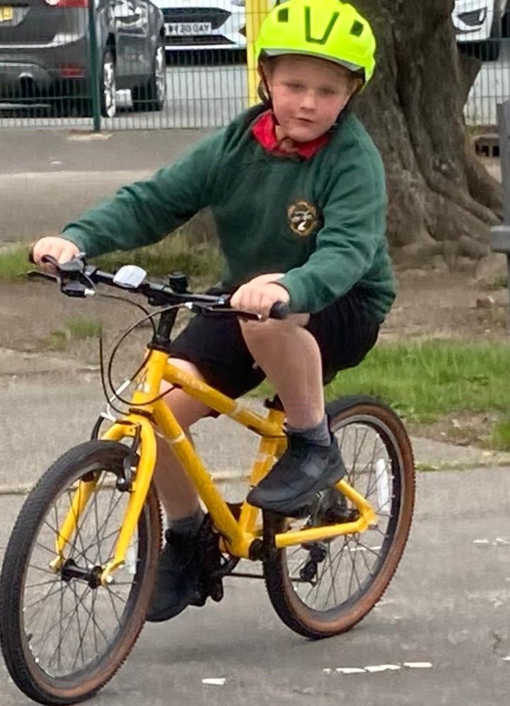YsgLlanllechid's tweet photo. #tourdefrance
Dosbarth Mrs Tegid yn beicio heddiw!
Dal ati er gwaetha'r gawod!
#cyclingproficiency
#year3
π΄ββοΈπ΄ββοΈ
@CyngorGwynedd
@LlC_Addysg
@CLOtC @_OLW_ @BeicioBangor https://t.co/aYrYRkkC5d
