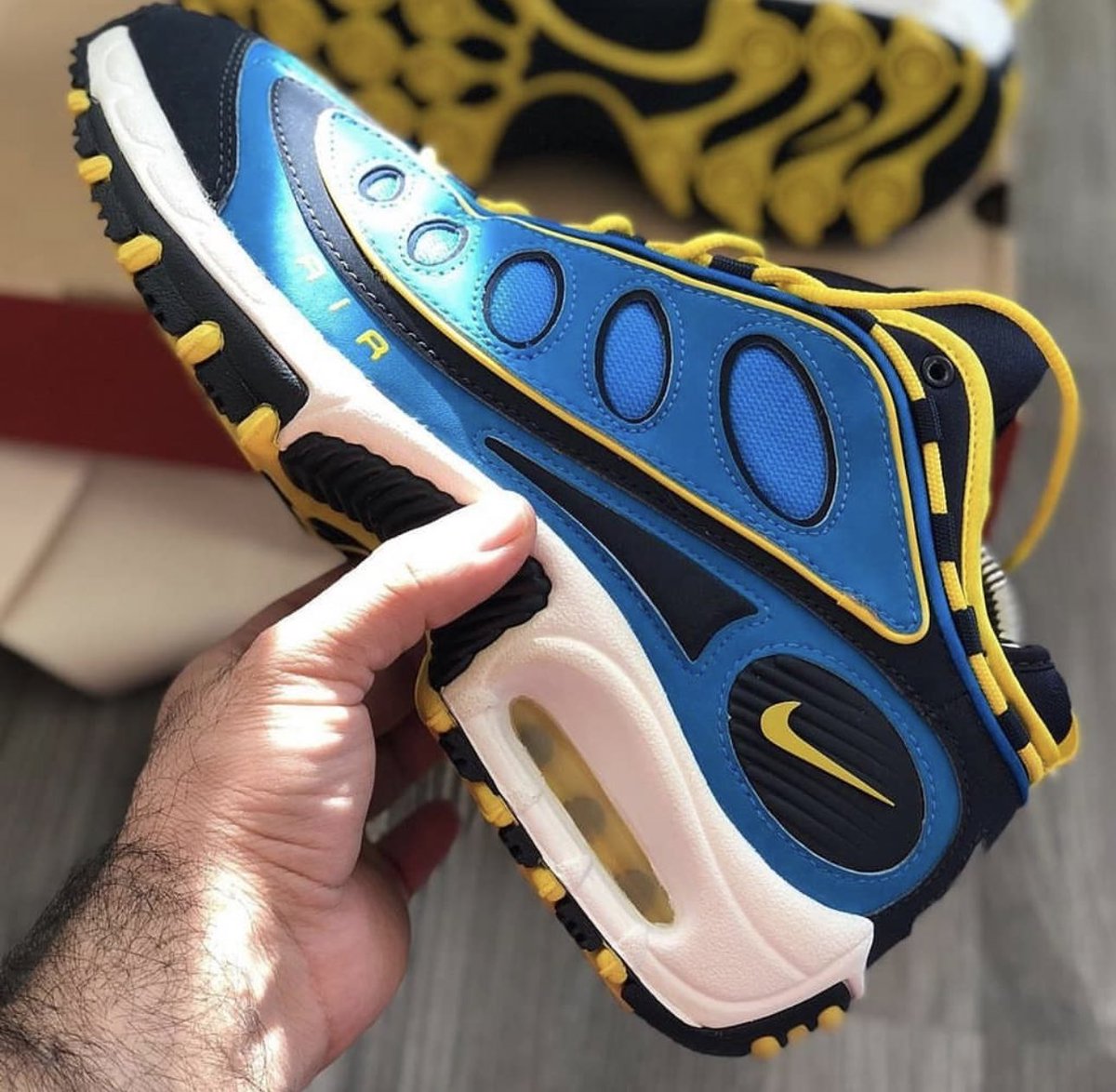 white nike internationalist womens