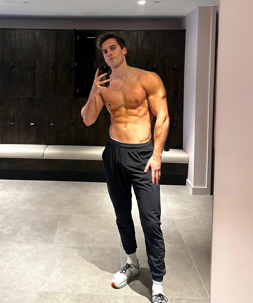 AmenEverytime's tweet photo. Harry Rowley for #MaleModelMonday✨ #HarryRowley #FitModel https://t.co/j9iSRwOrHk