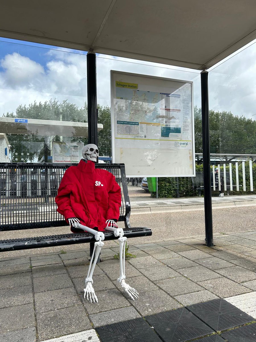 SPSchagen's tweet photo. Wachten tot je een ons weegt, maar de bus komt straks niet meer. 

Kom daarom nu in actie en teken de petitie op https://t.co/KLack9yZXG #schagen #tuitjenhorn #Warmenhuizen #ov #openbaarvervoer https://t.co/pbQKQcXMKp