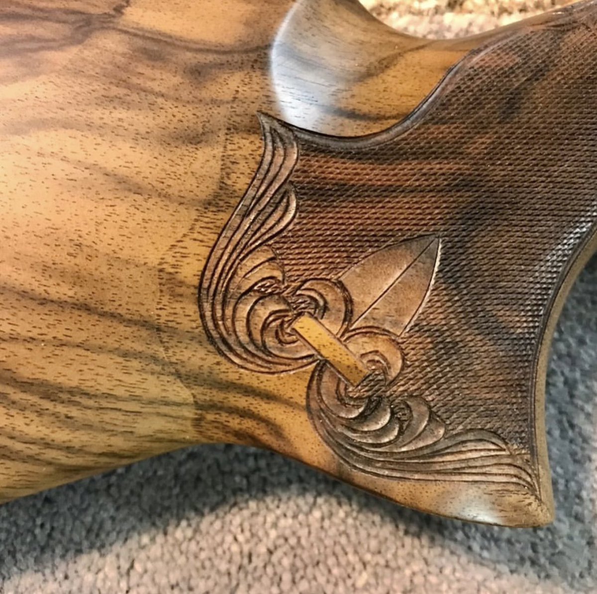 UllmanPrecision's tweet photo. It’s Monday! Make something worth looking at!
This week’s share is from the bench of John Reese (@john_reese_engraving). We love to look at John’s excellent carving and checkering! https://t.co/mj7WLyvIN2