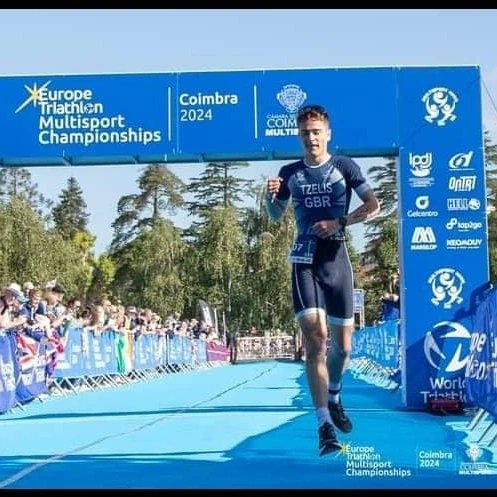 Well our young Christos is having one hell of a season, not only did he come first in his age group, but he took the tape for the outright win at the European AG Sprint Championships at the weekend!
🏆
🔴⚫️⚪️
#winner #duathlon #triathlon