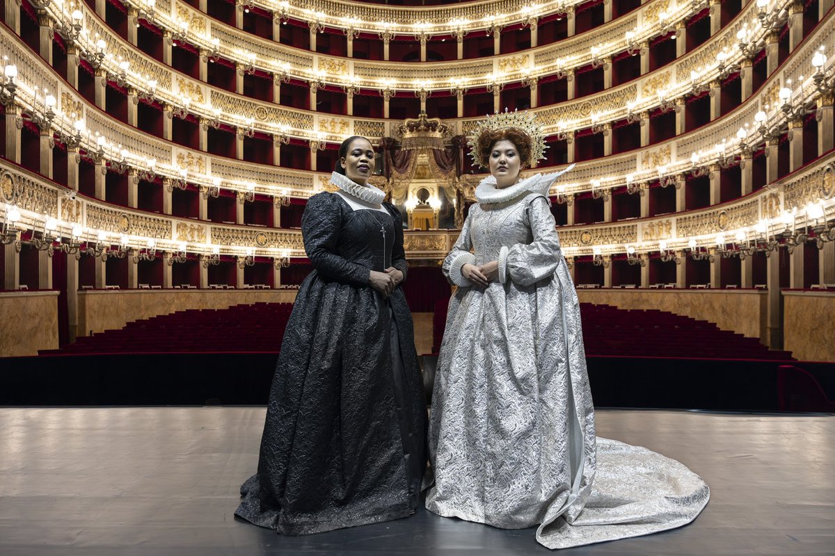 Due regine per un solo trono, Maria Stuarda ed Elisabetta Tudor sono le protagoniste dell'opera di #Donizetti in scena al #TeatroSanCarlo dal 20 giugno con la regia di Jetske Mijnssen. 
Ad interpretare le regali rivali Pretty Yende e Aigul Akhmetshina