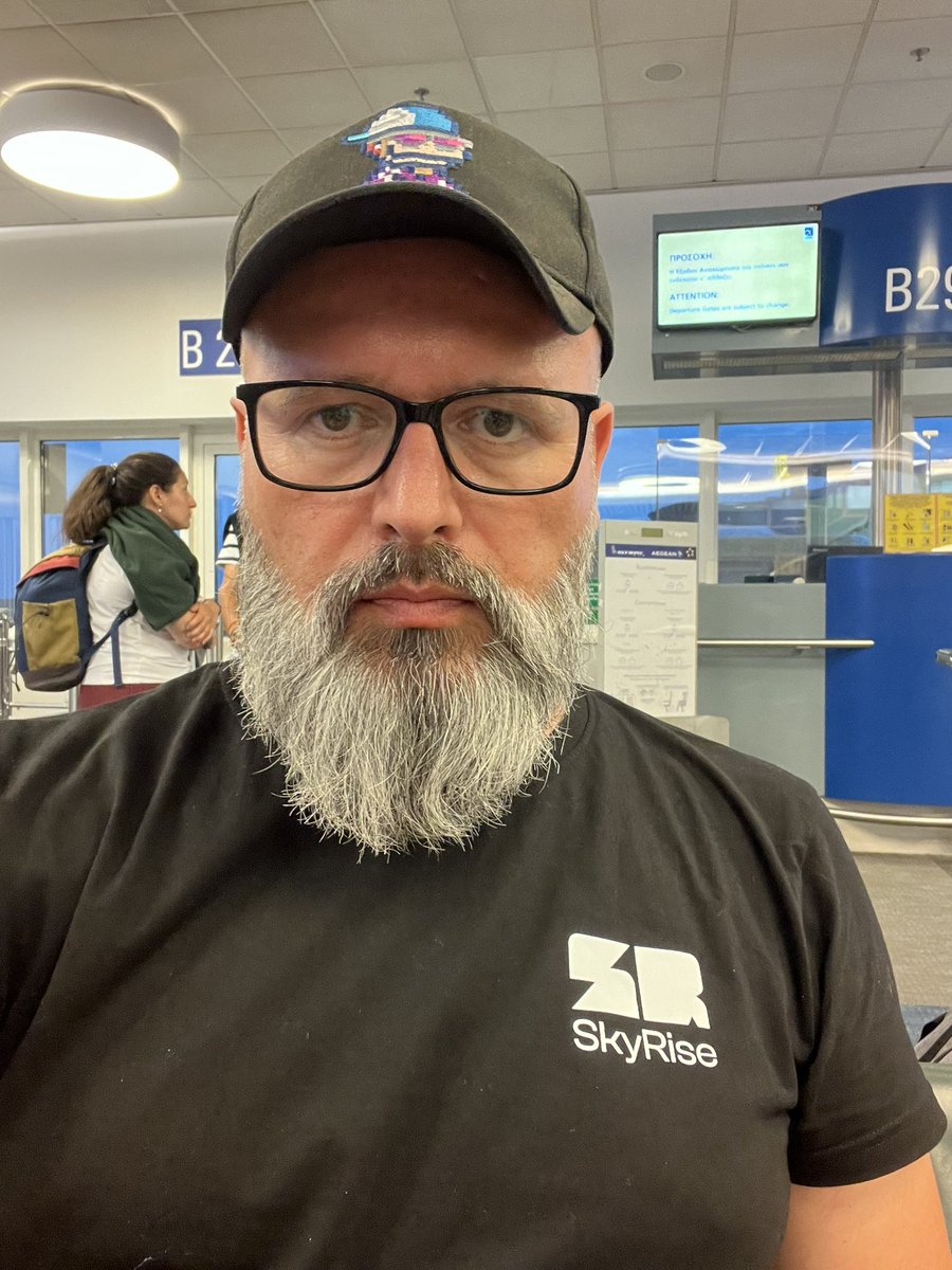 The <a href="/SkyRiseLabs/">SKYRISE.</a> 🛫 shirt is the favorite swag I got <a href="/IslandDAOx/">IslandDAO 🏝️🏝️</a>! 

Proud to wear it! What an awesome group of people! Being bullish is an understatement 🔥