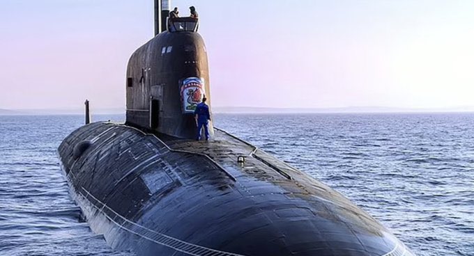 NikeSkywalker's tweet photo. "Navighiamo verso la storia!" (Comandante Marco Ramius del sottomarino nucleare sovietico #OttobreRosso). Ascoltare molto attentamente le parole del comandante #Ramius, 34 anni dopo, a L'Avana, dove il Sole scalda come le cubane, è esilarante! 

https://t.co/AQysZXroNw

#Russia https://t.co/pCXyRWTFda