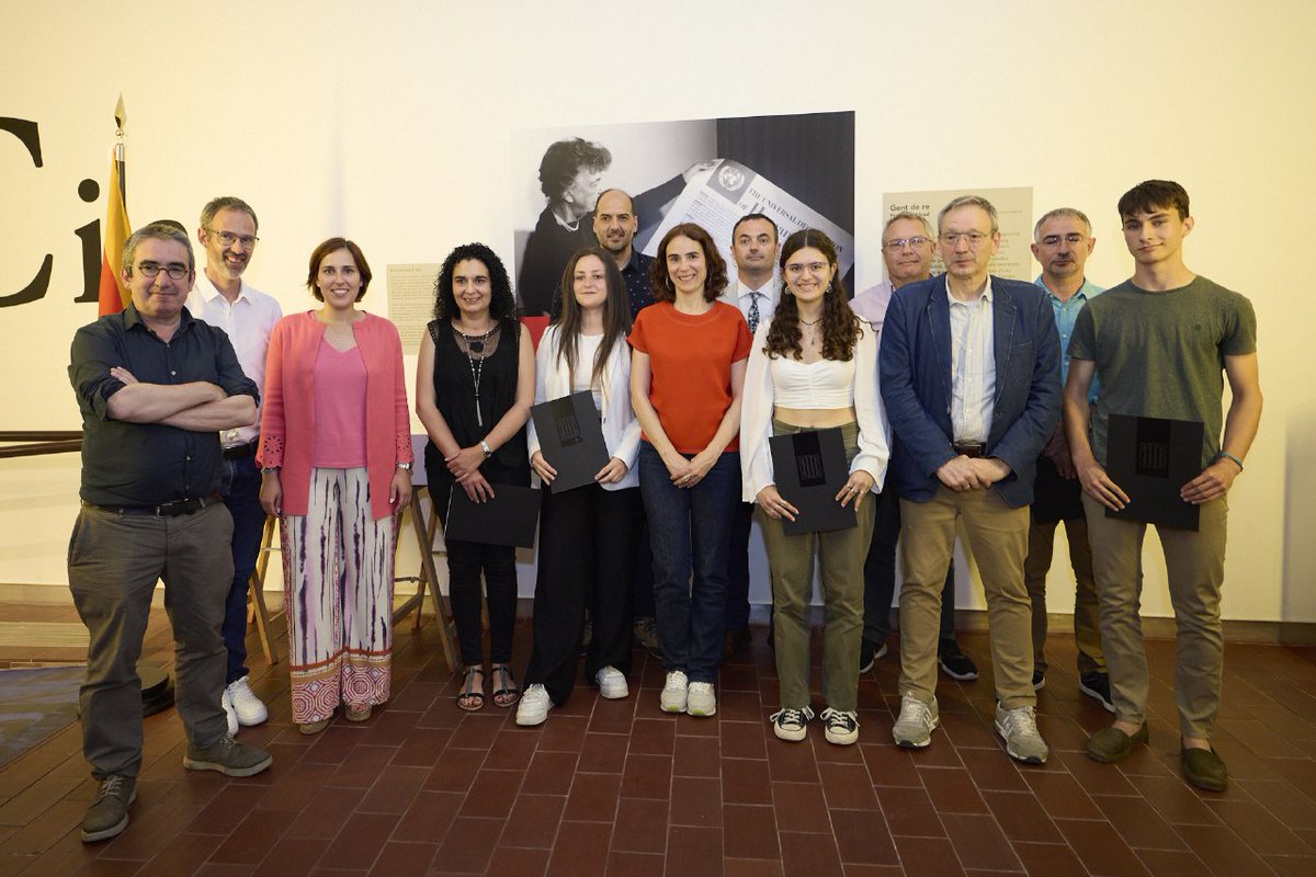 🏆Janna Merino, de l’Institut <a href="/Cendrassos/">INS Cendrassos</a> de Figueres, guanya el IX Premi de Recerca en Memòria Democràtica.

📗L’estudiant ha presentat un treball sobre la repressió franquista a Biure d’Empordà, que també reconstrueix la història del seu besavi, una de les milers de víctimes.