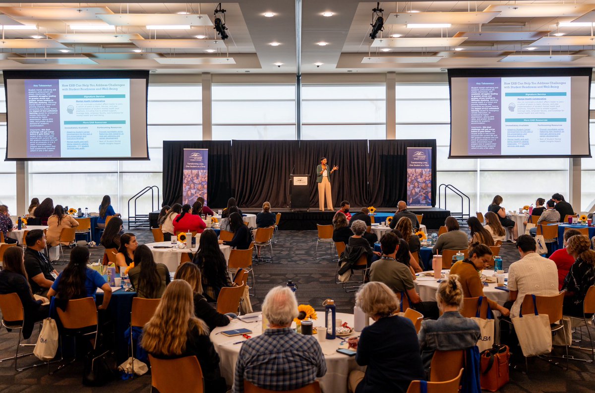 vpsadiaz's tweet image. SA hosted its annual professional development conference focused on “Cultivating Capacity to Enhance Student Success in a Changing Landscape.” Our staff experienced a day of reflection, connection, and strategy while taking into account the state of higher education. Go Cougars!