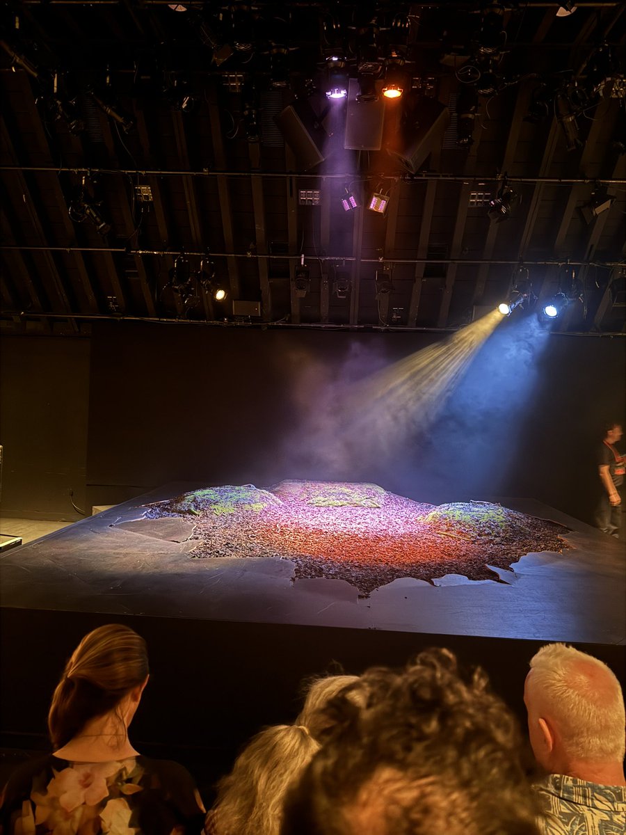 So looking forward to this. Press and guest night  🙌 <a href="/royalcourt/">Royal Court</a> #thebounds <a href="/LiveTheatre/">Live Theatre</a> it’s looking good 👌 <a href="/VerityQuinn/">verity quinn</a> <a href="/JackMcNamara81/">Jack McNamara</a> @jdizzlestewart <a href="/stewartwpringle/">Stewart Pringle</a> <a href="/DrummondOrr/">Drummond Orr</a>