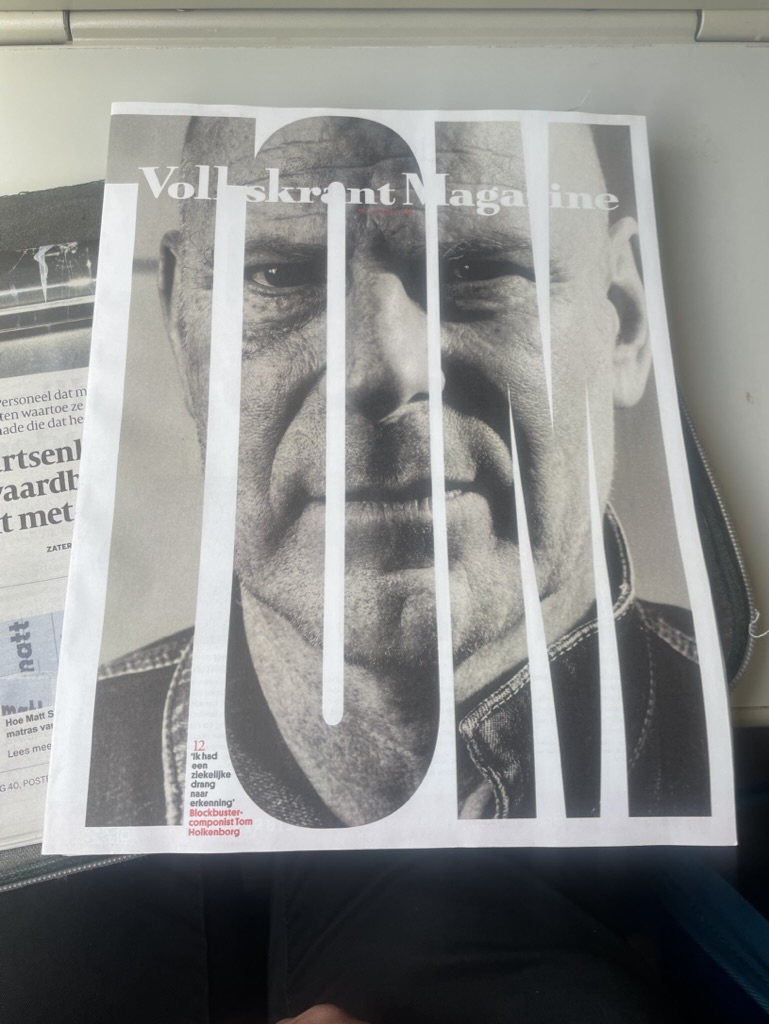 JVT's tweet image. Voor @volkskrant magazine geschreven over het voor de helft uitstrooien van moeders as en wat dat betekent voor het gevoel van waar haar rustplaats is. Het staat mooi in het blad van afgelopen weekend, lees het daar op papier of hier op de site: volkskrant.nl/volkskrant-mag…