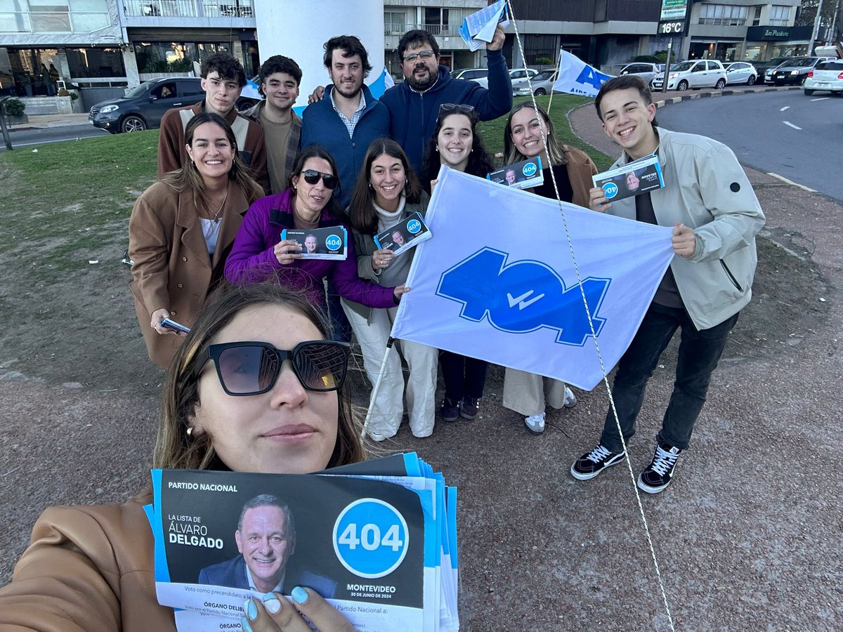 faraujo404's tweet photo. A 13 días de la interna seguimos entregando la 404 junto a los @jovenes404 
La lista de @AlvaroDelgadoUy y @MartinLemaUy https://t.co/RTcIyhpbRM