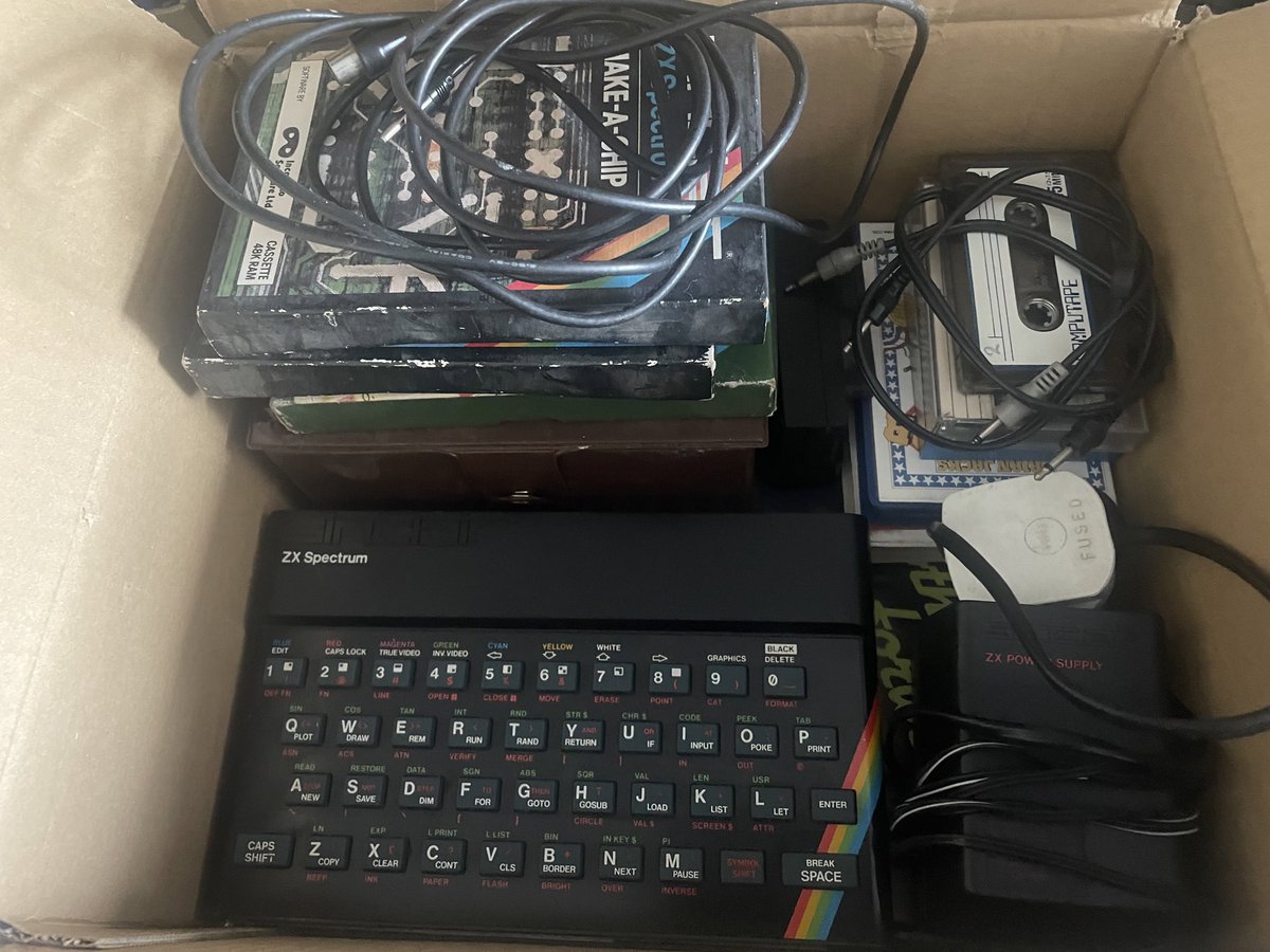 pr0arc's tweet photo. I’m going to enjoy getting this up and running. #ZXSpectrum https://t.co/PwXJFWHqzQ
