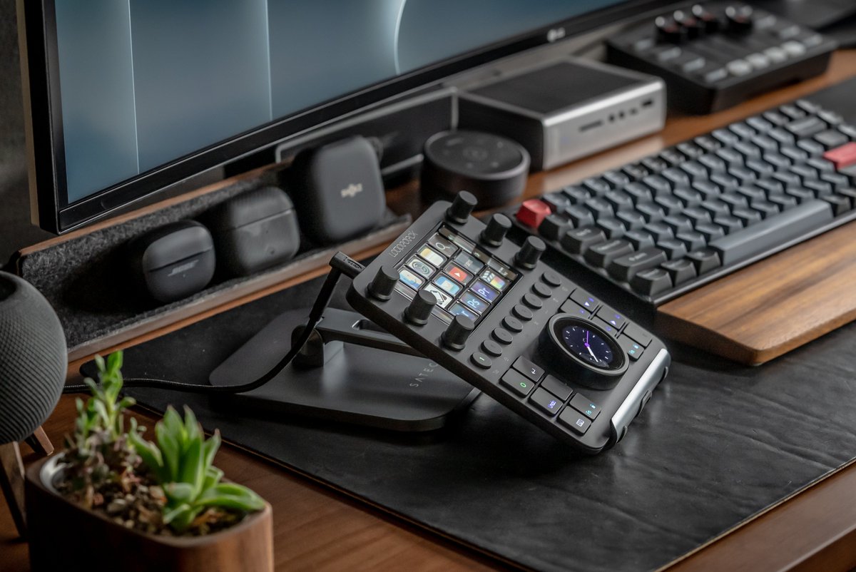 Loupedeck CTのスタンドについて、デスク界隈からよく質問もらうので
