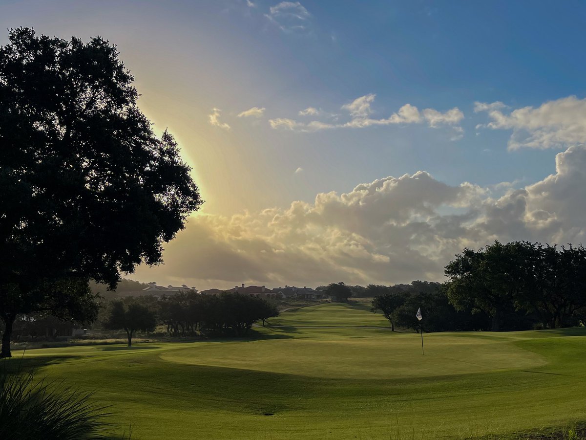 Big_Shell's tweet image. Some mornings a view just hits on everything! @CordilleraRanch #txwx #texas #golf #golfcourse
