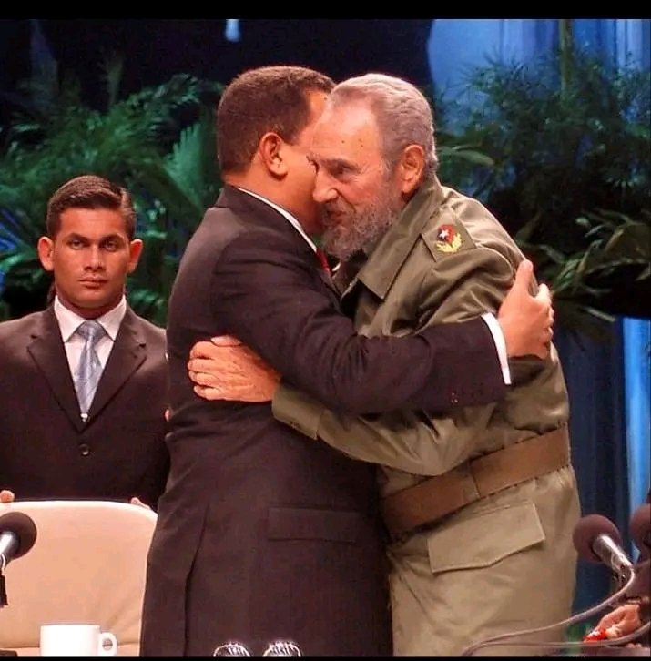 Luego de este abrazo... arde de rabia el enemigo!