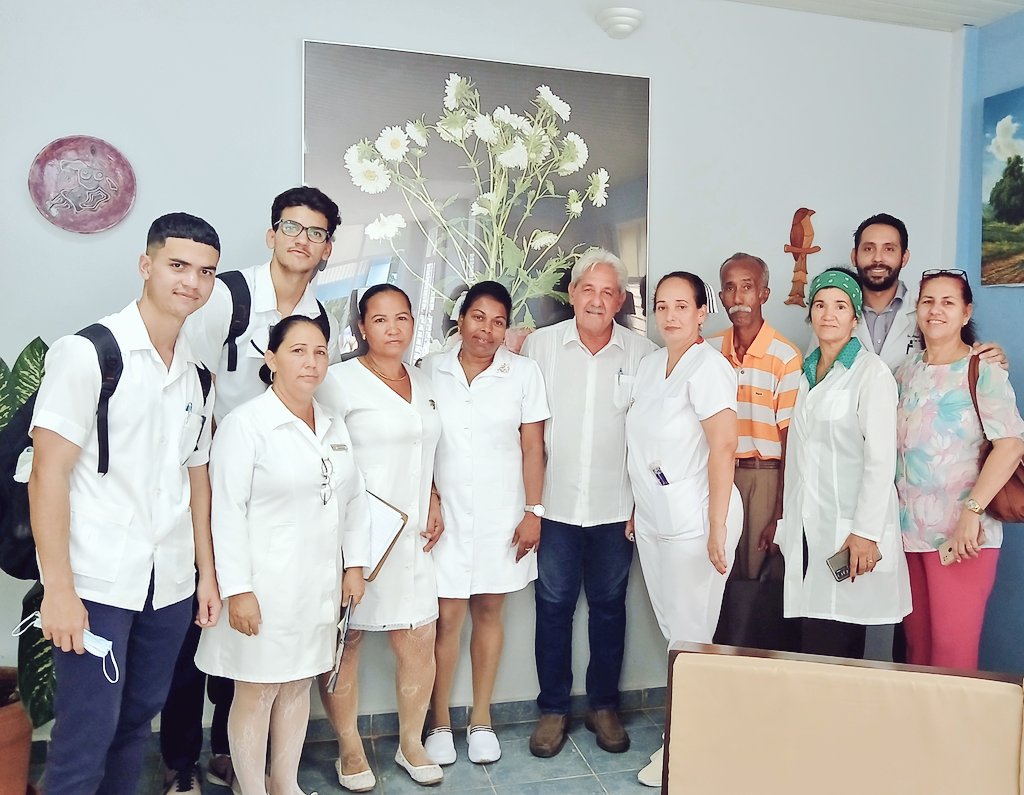 MorontaDr's tweet photo. En recorrido del equipo nacional de Epidemiología del @MINSAPCuba por instituciones de salud en Ciego de Ávila, recibimos en el @hospital_ali al @DrDuranGarcia, quien recorrió varias áreas e intercambió con pacientes y trabajadores. #LatirAvileño
#CubaPorLaVida #Cuba 🇨🇺 https://t.co/MhZkHVrSDM