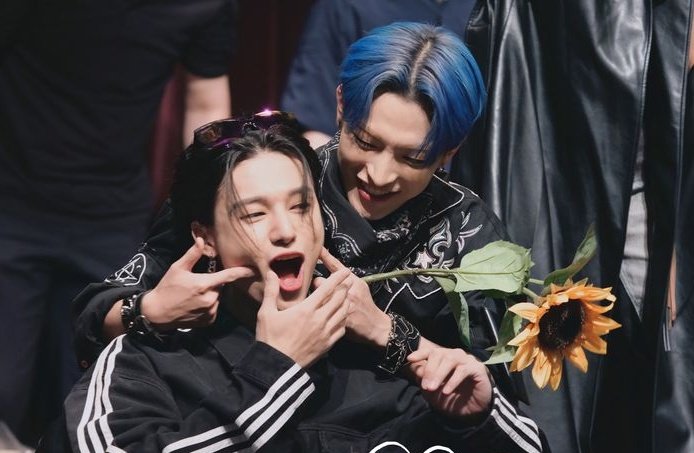 hongjoongbrasiI's tweet photo. [🏴‍☠️]

ﾟ･*☆¸¸ Best and cutest Topaz moments  — thread .¸¸☆*･ﾟ

#HONGJOONG #WOOYOUNG #ATEEZ #HJBR @ATEEZofficial https://t.co/R1FIVxzoNH