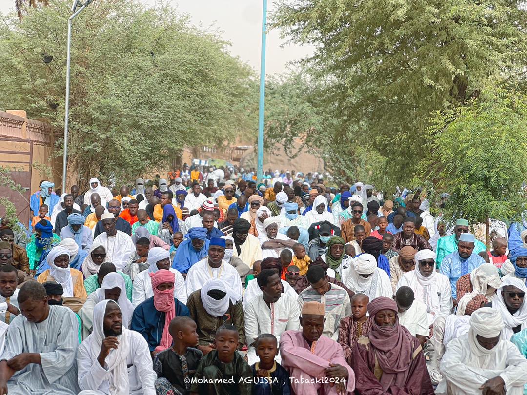 alphaessayouti's tweet photo. 🇲🇱 Bonne fête de #Tabaski à toute la communauté musulmane,qu'Allah accepte nos prières et nos sacrifice. https://t.co/Xq7d7yldGO