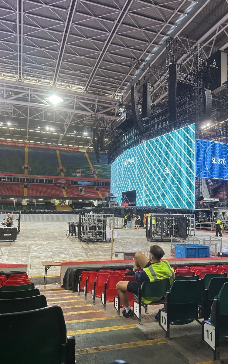 TSTheErasTour's tweet photo. Work hard…play hard! #CardiffTStheErasTour https://t.co/uXcImaIzWd