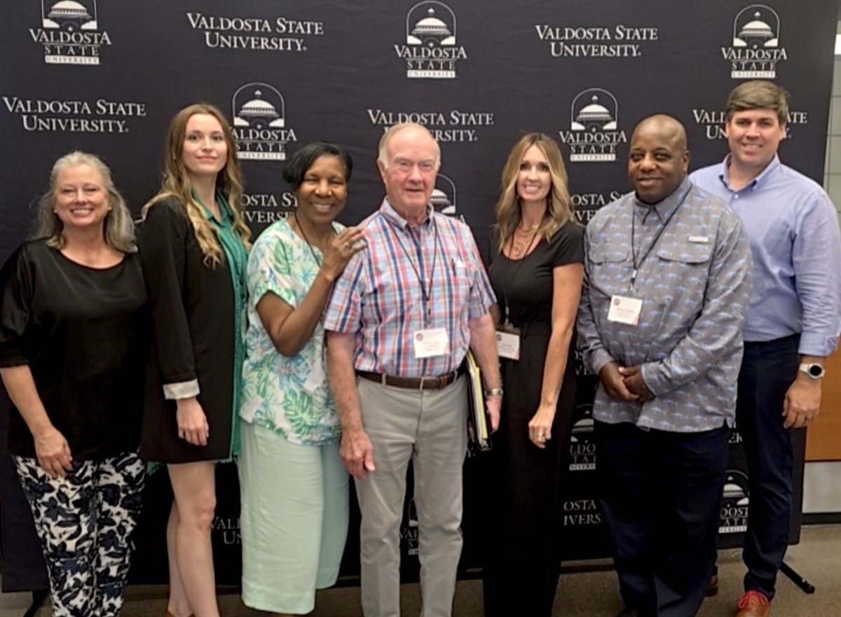 ECGLocationGA's tweet image. Our Industrial Development Mgr, Scott Berta, attended the Rural Development Institute Summit &amp;amp; participated as a mentor for Charlton County, cities of Homeland &amp;amp; Folkston. The biggest takeaway was “𝗥𝗲𝗴𝗶𝗼𝗻𝘀 𝘁𝗵𝗮𝘁 𝗴𝗿𝗼𝘄 𝗽𝗿𝗼𝘃𝗶𝗱𝗲 𝘃𝗮𝗹𝘂𝗲.” #ruraldevelopment