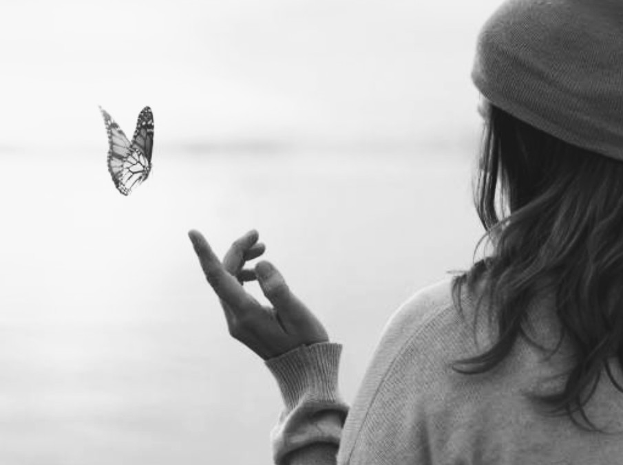 Siempre seamos esencia 
Y nunca apariencia,
Eso hace la diferencia,

En nuestras vidas..❤️