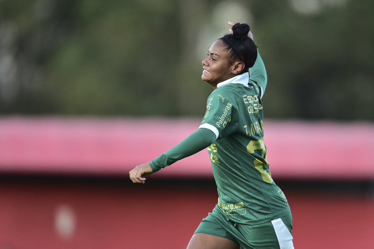 Palmeiras_FEM's tweet photo. E O DOBLETE DELA? Mais um clássico impecável pro seu currículo com o manto, Taina Maranhão! 🤩

#AvantiPalestrinas https://t.co/DfH6jHbQkO