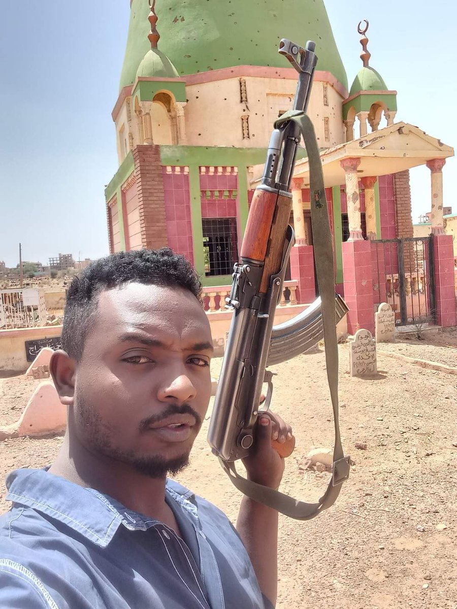 Ahmed_Mosbal's tweet photo. رجل شهدت له ساحات امدرمان ولن نبكي الرجال 

له الرحمة والمغفرة وعاش السودان حر كما ينبغي بدماء أبنائه الابرار . https://t.co/5xJbocSBac