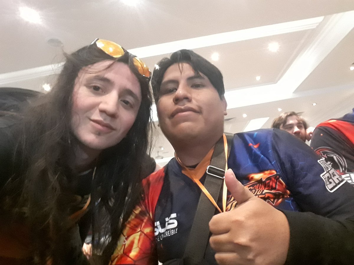 Aca con mi hermano noel que nos vemos en todos lados y los chicos de hdg.