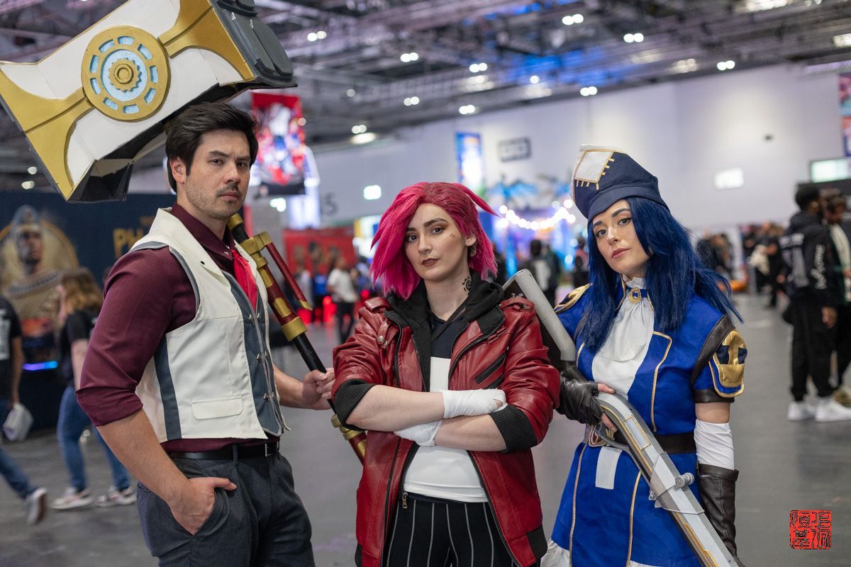 FoodAndCosplay's tweet image. Jayce, Vi, Caitlyn / #Arcane (#LeagueOfLegends)

#Cosplay by @Digichai, @Deafantasy, @Alicespixels
Photos by @FoodAndCosplay 
Taken at @EGX 2023 

#jayce #caitlyn #jaycetalis #caitlynkiramman #jaycecosplay #caitlyncosplay #jaycetaliscosplay #vicosplay #arcanecosplay #Vi