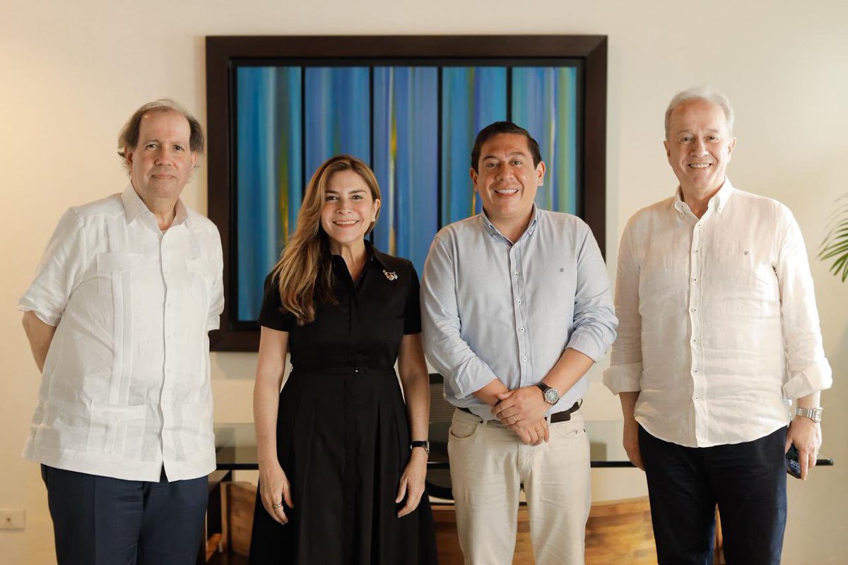 CarlosAmayaR's tweet photo. Muy contento de estar en Cartagena con mi esposa, @DanielaAssisF, en el preámbulo del #CongresoCEAPI 🤝, importante espacio en el que dararemos a conocer las bondades de Boyacá a líderes empresariales de Iberoamérica.
Ya tuvimos una importante reunión con Felipe Viccini, presidente ejecutivo de @INICIAOficial; su director en Colombia, Juan Manuel Muñoz; @CarolinaMejiaG, alcaldesa de Santo Domingo; y Omar González Pardo, presidente del Grupo Trinity y de la junta directiva de @pro_boyaca.
Damos la bienvenida a nuestro departamento a este grupo empresarial que acaba de adquirir a @GerdauDiaco, productor de acero en 🇨🇴.
Estamos estrechando relaciones con República Dominicana para acercar nuevas oportunidades a la #BoyacáGrande 💚💜🤍.