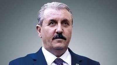 Mustafa Destici:

“Eğer Türkiye’de Müslüman değilseniz bunu açıklayın. Ve sizi azınlık statüsüne koyalım. Ve ona göre muamele yapalım.”