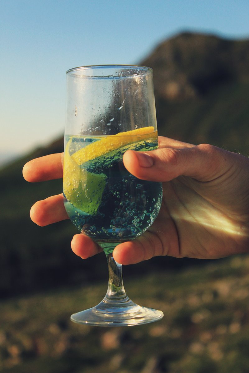 MaryJins's tweet photo. Best remedy for a blue Monday is a blue cocktail!🍻 https://t.co/dGgfOkJreK